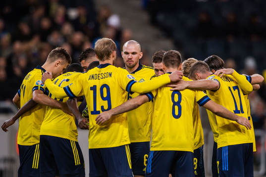 Marcus Danielson of Sweden with teammates