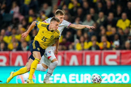 Mattias Svanberg of Sweden and Joan Edmundsson of Faroe