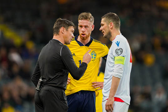 Referee Matej Jug talk with Pontus Jansson and Atli