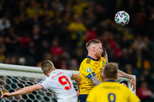 Gilli Rólantsson of Faroe Islands and Pontus Jansson of