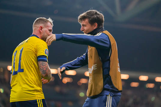 John Guidetti of Sweden celebrate with Victor Nilsson