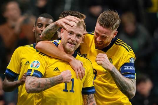 John Guidetti of Sweden celebrate with Pontus Jansson