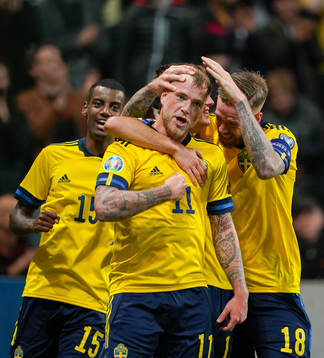 John Guidetti of Sweden celebrate with Pontus Jansson