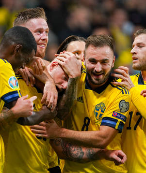 John Guidetti of Sweden celebrate with teammates