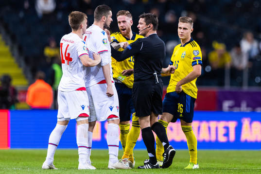 Joan Edmundsson and Atli Gregersen of Faroe Islands react