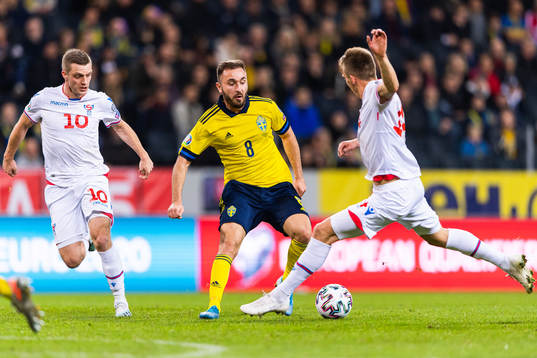Solvi Vatnhamar of Faroe Islands and Muamer Tankovic of