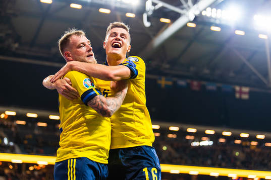 John Guidetti of Sweden celebrates with Mattias Svanberg