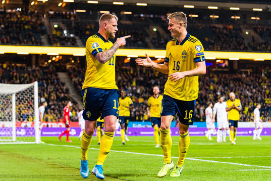 John Guidetti of Sweden celebrates with Mattias Svanberg