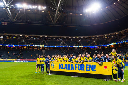 Players of Sweden celebrate with a sign