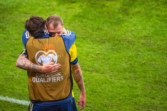 Victor Nilsson Lindelöf and John Guidetti of Sweden