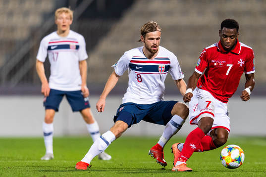 Iver Fossum of Norway and Joseph Mbong of Malta compete for