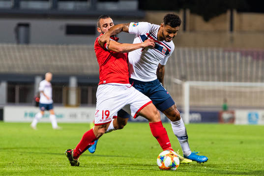 Joseph Zerafa of Malta and Joshua King of Norway compete