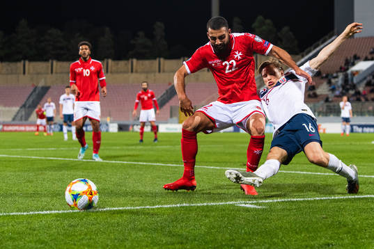 Zach Muscat of Malta and Jonas Svenssonn of Norway compete