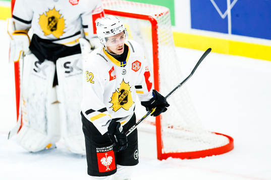 Arvid Lundberg of Skellefteå looks dejected