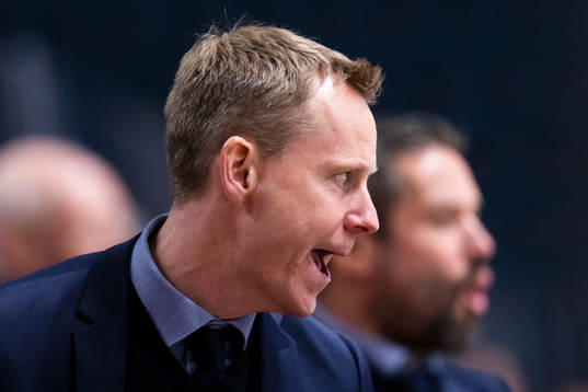 head coach Robert Ohlsson of Djurgården reacts