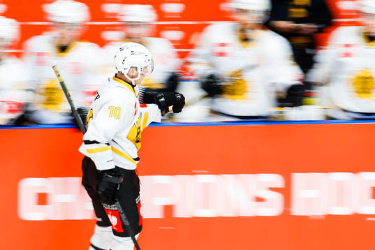 Joakim Lindström of Skellefteå celebrates the 2-1 goal