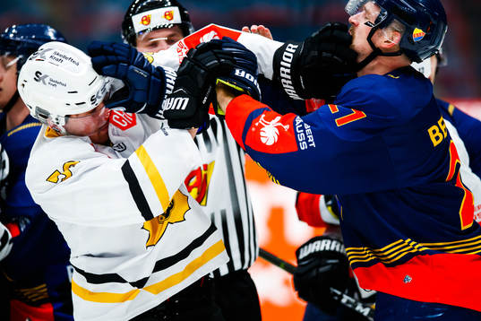Arvid Lundberg of Skellefteå fights Patrik Berglund of