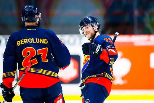 Patrik Berglund of Djurgården celebrate the 4-1 goal with