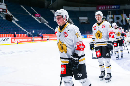 Tuomas Kiiskinen of Skellefteå looks dejected