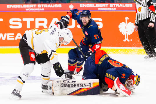 Linus Lindström of Skellefteå tackles goalkeeper Niklas