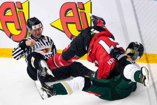 Mats Rosseli Olsen of Frölunda and Sebastian Erixon of