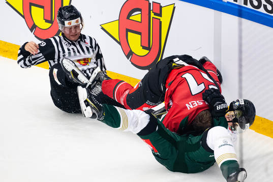 Mats Rosseli Olsen of Frölunda and Sebastian Erixon of