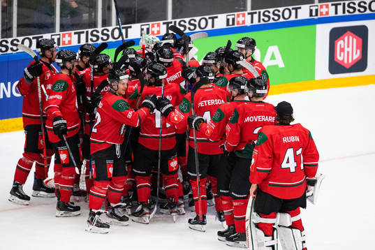 Players of Frölunda celebrates