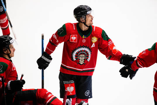 Nicklas Lasu of Frölunda celebrates scoring 7-2 with team