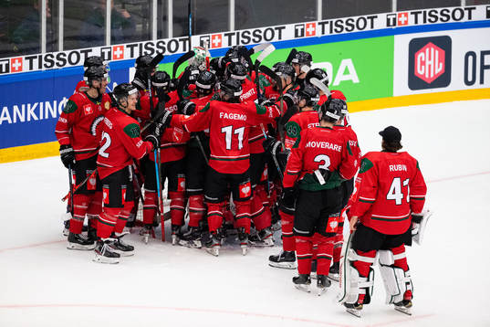 Players of Frölunda celebrates