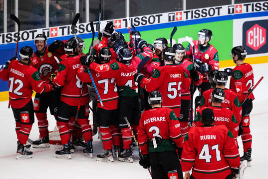 Players of Frölunda celebrates