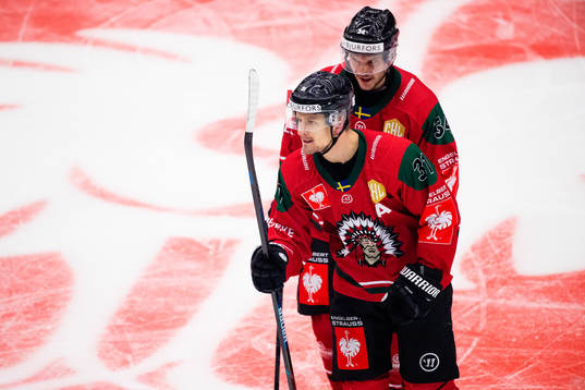 Nicklas Lasu of Frölunda celebrates scoring 6-2 with team