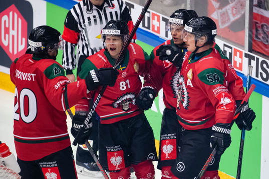 Simon Hjalmarsson celebrates scoring 2-0