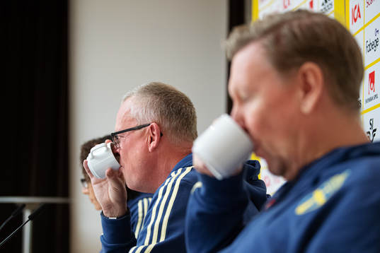 Head coach Janne Andersson and assistant coach Peter