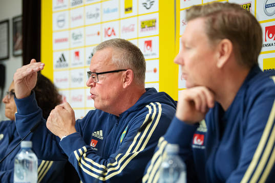Head coach Janne Andersson and assistant coach Peter