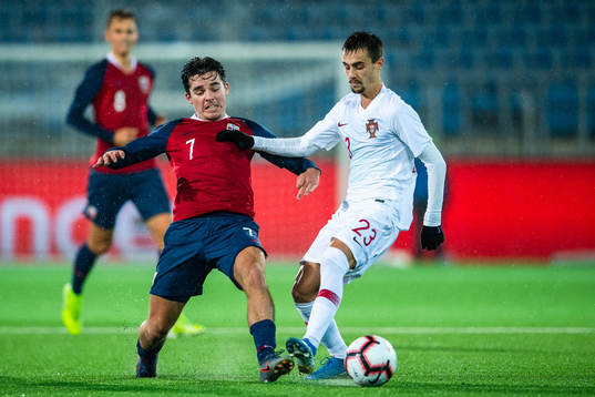 Hugo Vetlesen of Norway and Fabio Viera of Portugal