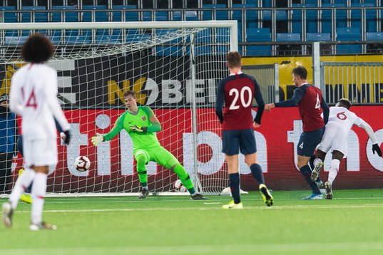 Florentino scores 0-3 behind goalkeeper Kristoffer Klaesson