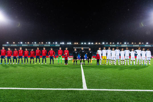 Players of Norway and of Portugal