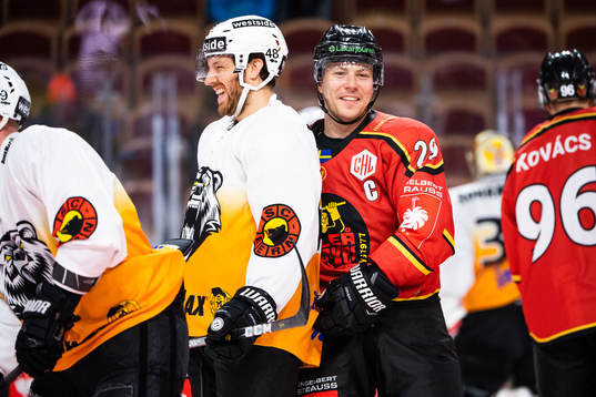 Matthias Bieber of SC Bern and Erik Gustafsson of Luleå