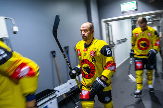 Andrew Ebbett of SC Bern
