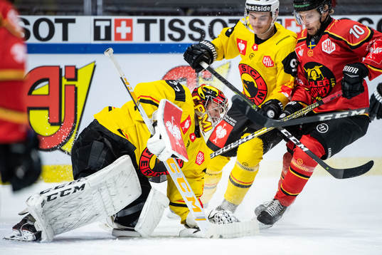 Goalkeeper Pascal Caminada of SC Bern