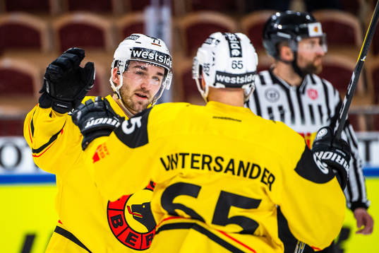 Yanik Burren of SC Bern celebrates the 2-2 goal
