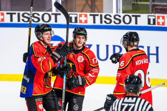 Arttu Ilomäki and Isac Brännström of Luleå celebrate