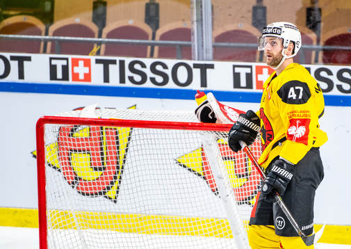 Andrew MacDonald of SC Bern looks dejected