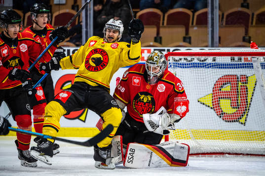 Alain Berger of SC Bern and goalkeeper Joel Lassinantti of