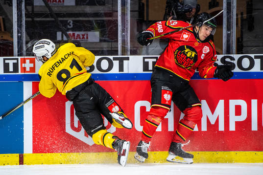 Thomas Rüfenacht of SC Bern and Erik Gustafsson of Luleå