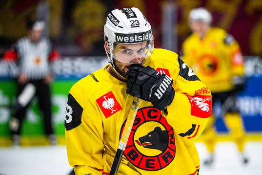 Vincent Praplan of SC Bern looks dejected