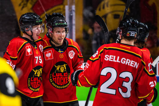 Arttu Ilomäki and Juhani Tyrväinen of Luleå celebrates