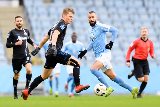 Odenses Jeppe Theis Tverskov och Malmö FFs Guillermo Molins
