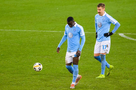 Malmö FFs Bonke Innocent och Rasmus Bengtsson deppar