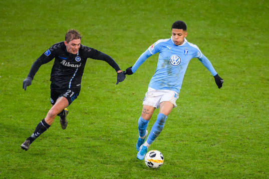 Odenses Mathias Peter Greve Petersen och Malmö FFs Romain